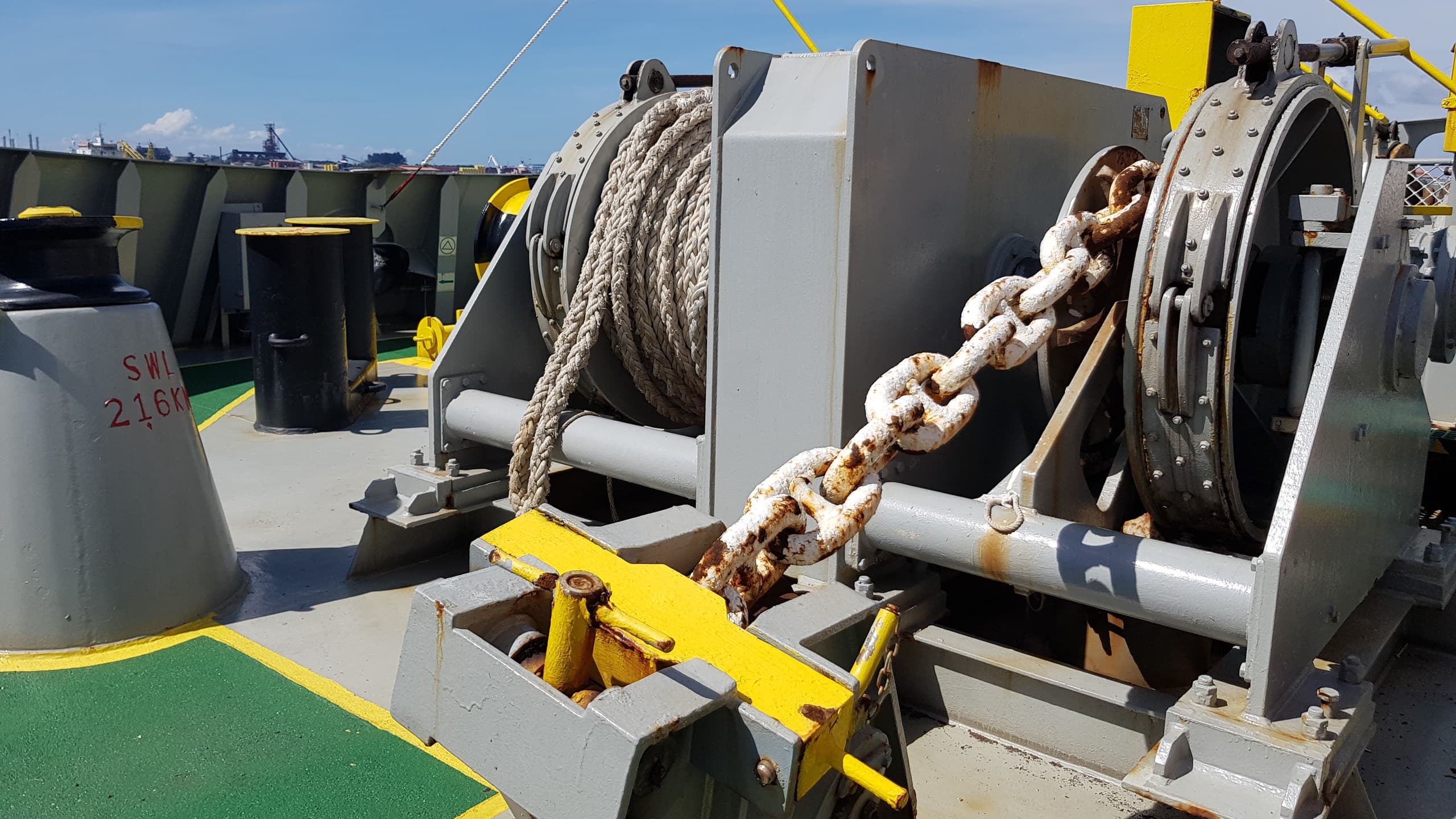 Winches and capstans